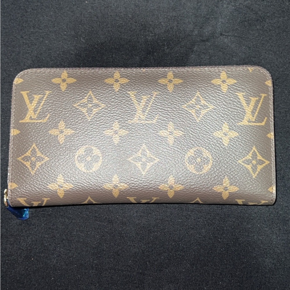 Red wallet